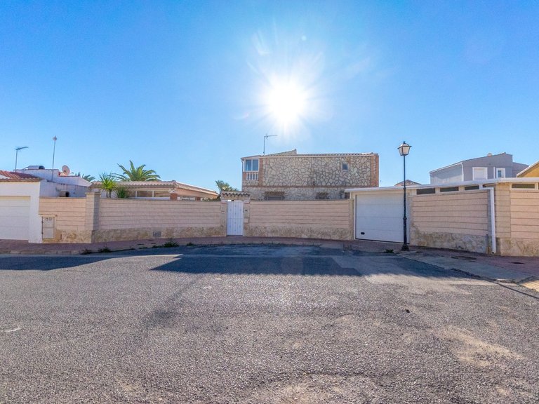 Villa for Sale in Orihuela, Alicante 37