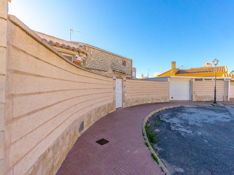 Villa for Sale in Orihuela, Alicante 38