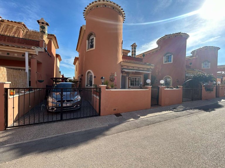 Villa for Sale in Orihuela, Alicante 1