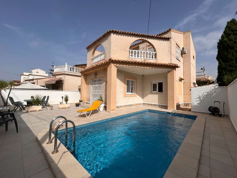 Villa for Sale in Orihuela, Alicante 2