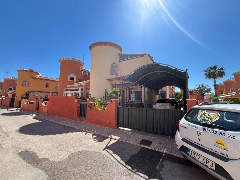 Villa for Sale in Orihuela, Alicante 1