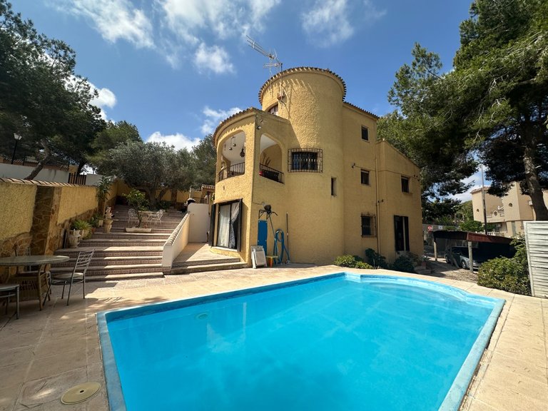 Villa for Sale in Orihuela, Alicante 1
