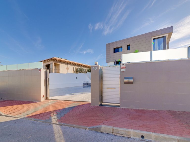 Villa for Sale in Torrevieja, Alicante 9