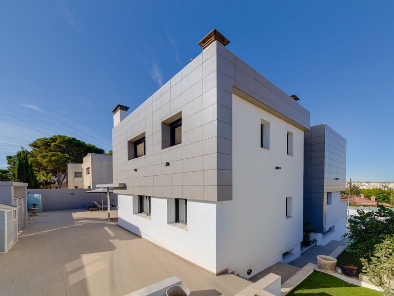 Villa for Sale in Torrevieja, Alicante 8