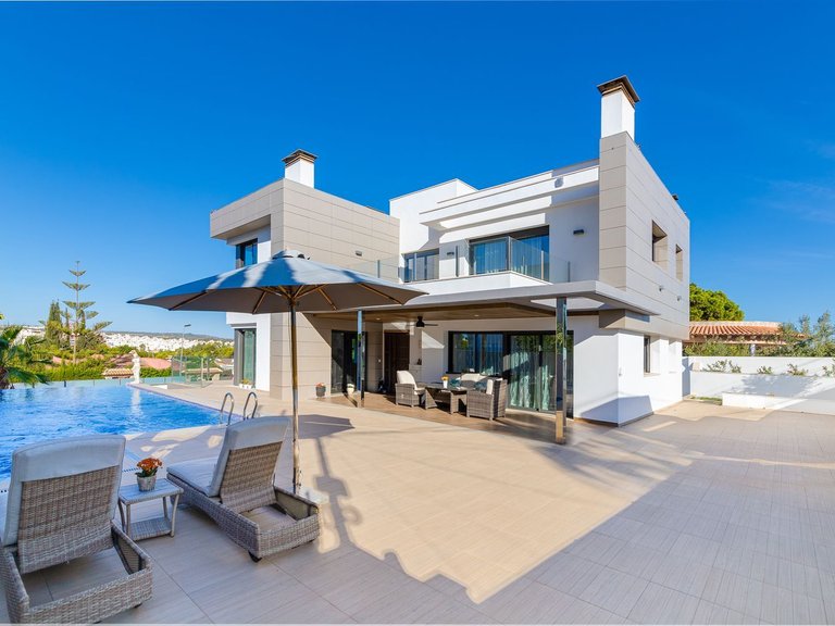 Villa for Sale in Torrevieja, Alicante 1