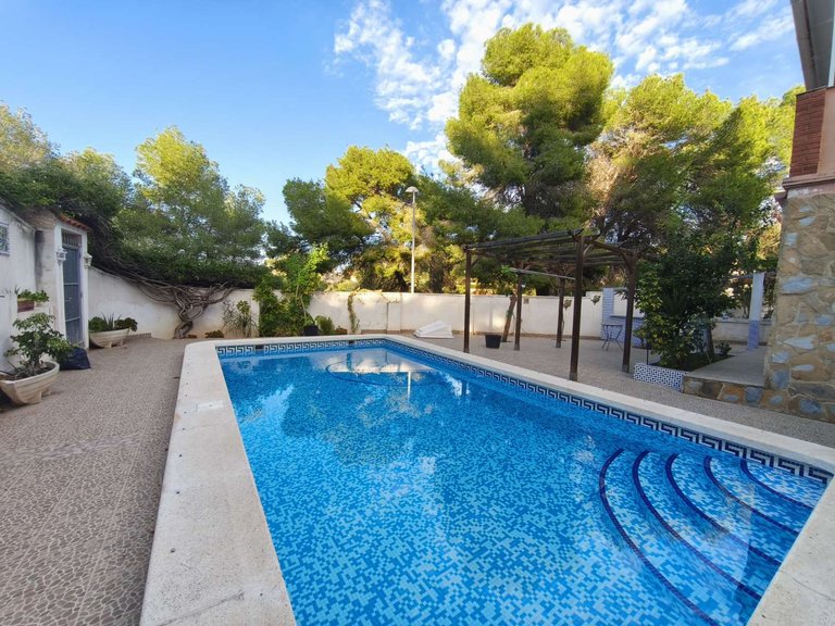 Villa for Sale in Torrevieja, Alicante 1