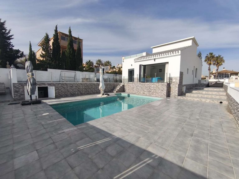 Villa for Sale in Torrevieja, Alicante 2