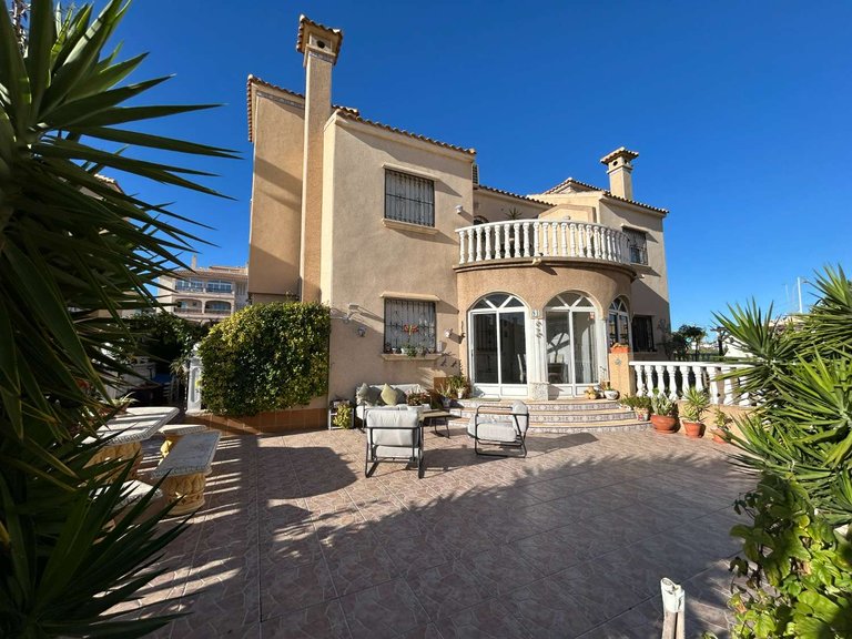 Town House for Sale in Orihuela, Alicante 1