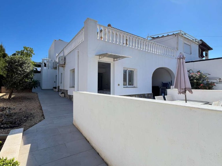 Villa for Sale in Torrevieja, Alicante 24