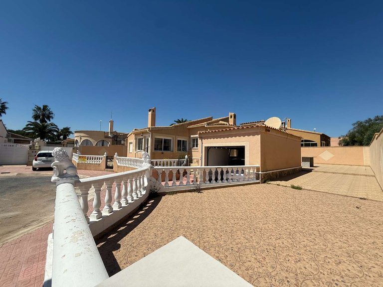 Villa for Sale in Orihuela, Alicante 3
