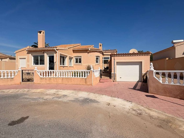 Villa for Sale in Orihuela, Alicante 1