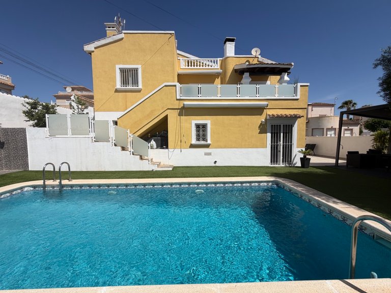 Villa for Sale in San Miguel De Salinas, Alicante 1