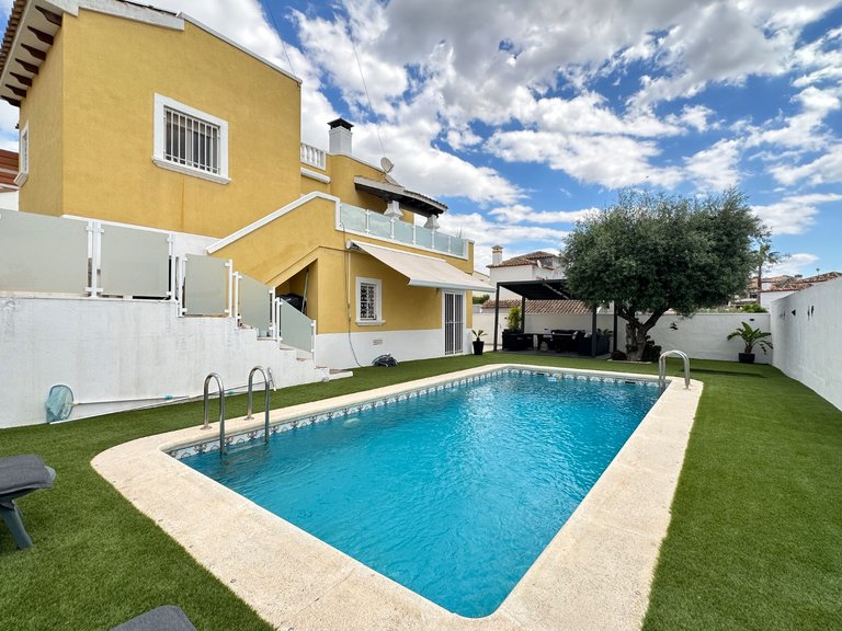 Villa for Sale in San Miguel De Salinas, Alicante 8