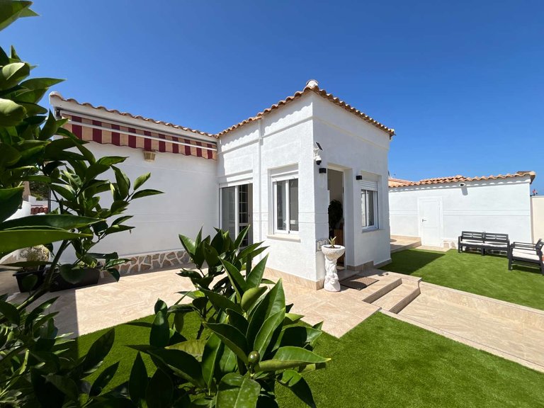 Villa for Sale in Orihuela, Alicante 1