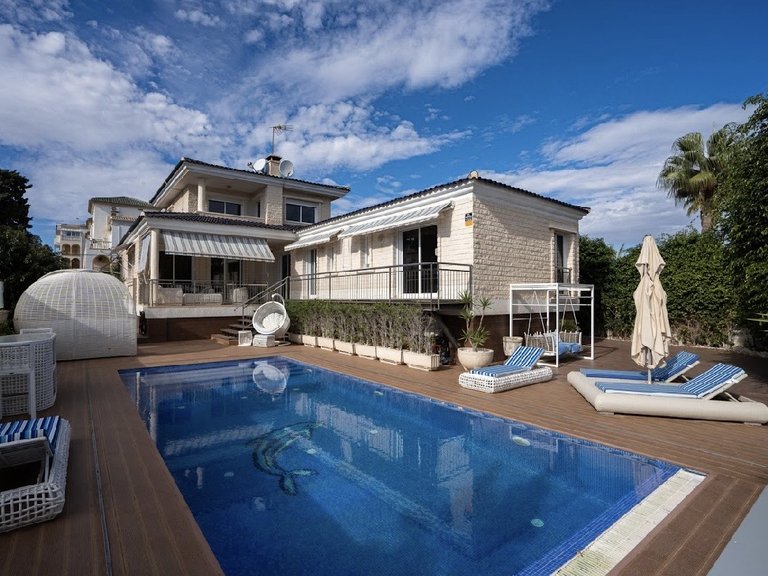 Villa for Sale in Torrevieja, Alicante 3