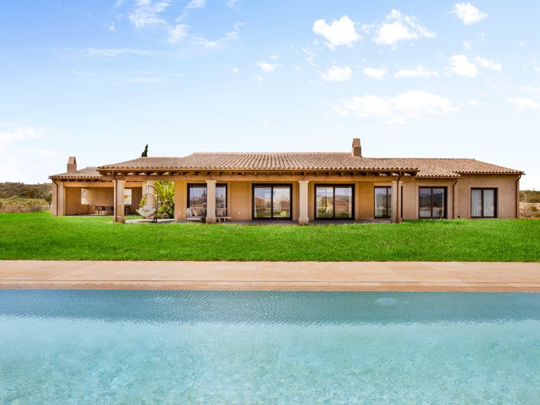 Country House for Sale in Santanyí, Balearic Islands 1
