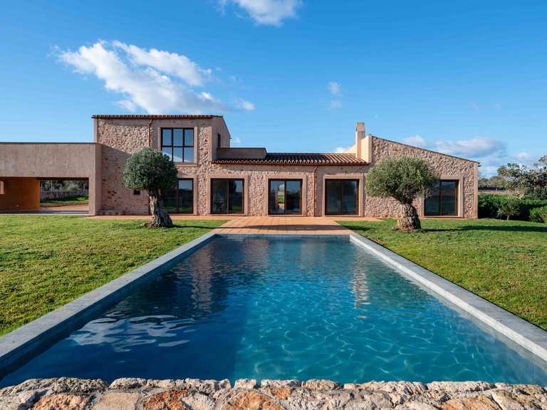 Country House for Sale in Santanyí, Balearic Islands 1