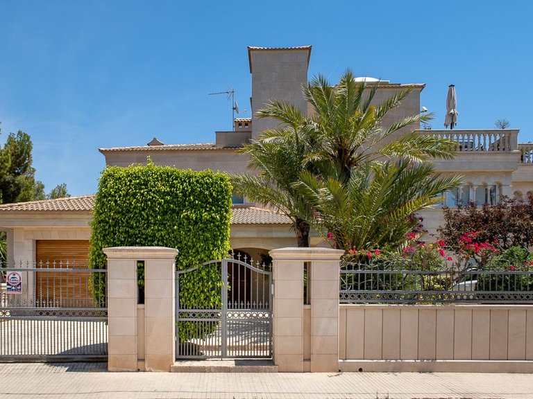 Villa for Sale in Cala Vinyas, Balearic Islands 10