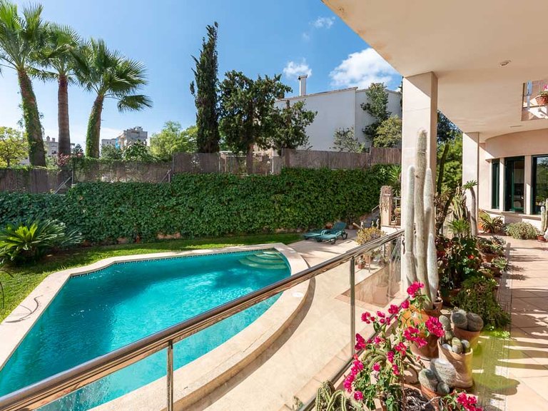 Villa for Sale in Palma De Mallorca, Balearic Islands 1