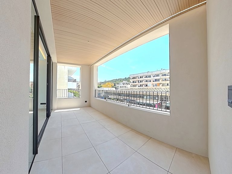 Apartment for Sale in El Terreno, Balearic Islands 3