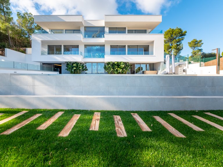 Villa for Sale in Palmanova, Balearic Islands 5
