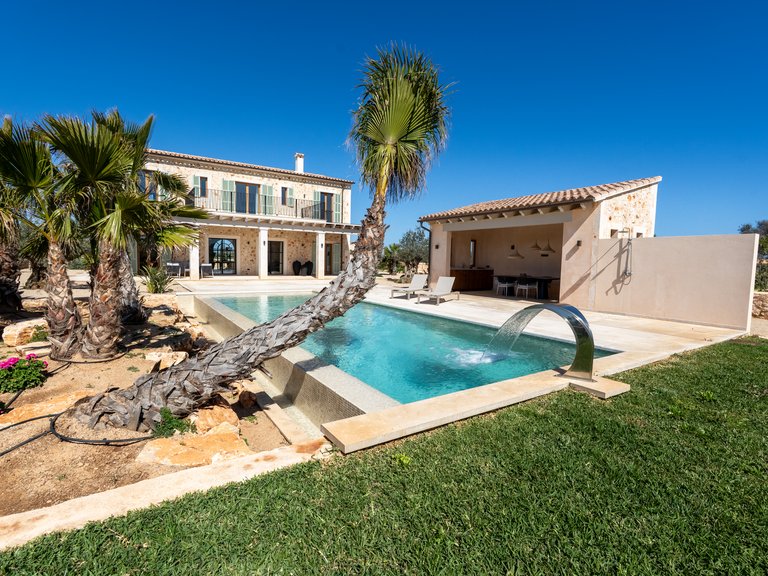 Country House for Sale in Llombards, Balearic Islands 3