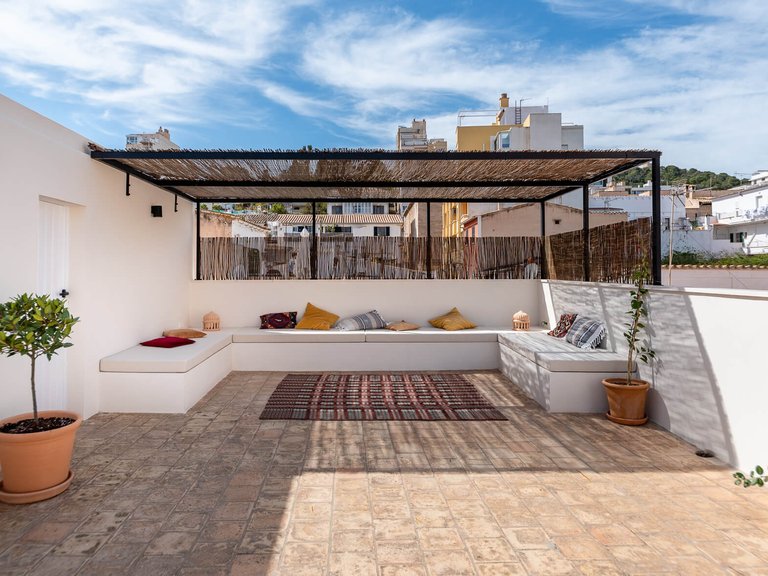 Apartment for Rent in El Terreno, Balearic Islands 1