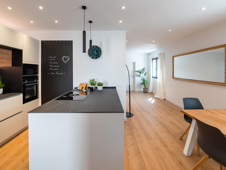 Apartment for Rent in El Terreno, Balearic Islands 6