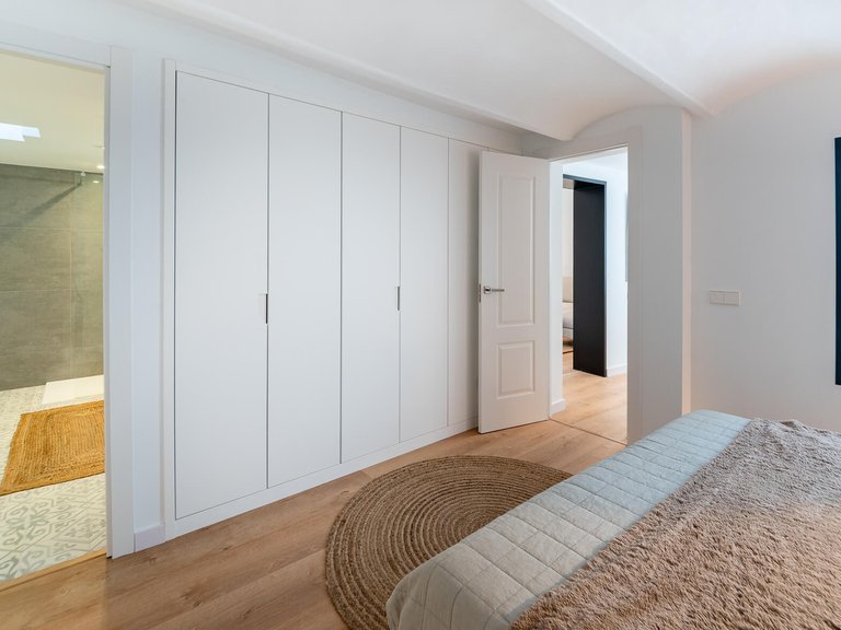 Apartment for Rent in El Terreno, Balearic Islands 12