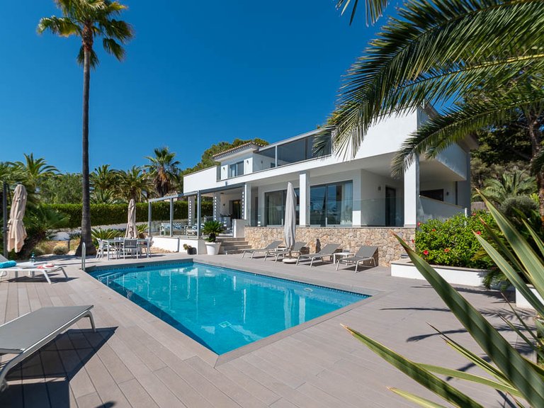 Villa for Sale in Santa Ponsa, Balearic Islands 1