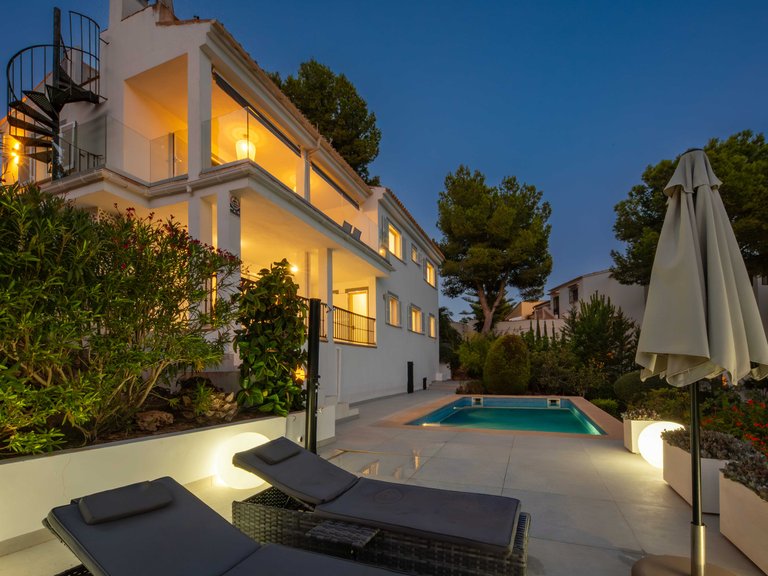 Villa for Sale in Paguera, Balearic Islands 1