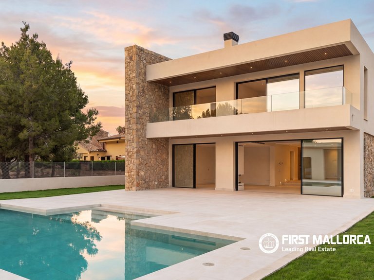 Villa for Sale in Puerto De Pollensa, Balearic Islands 1