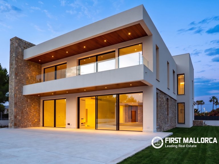 Villa for Sale in Puerto De Pollensa, Balearic Islands 5