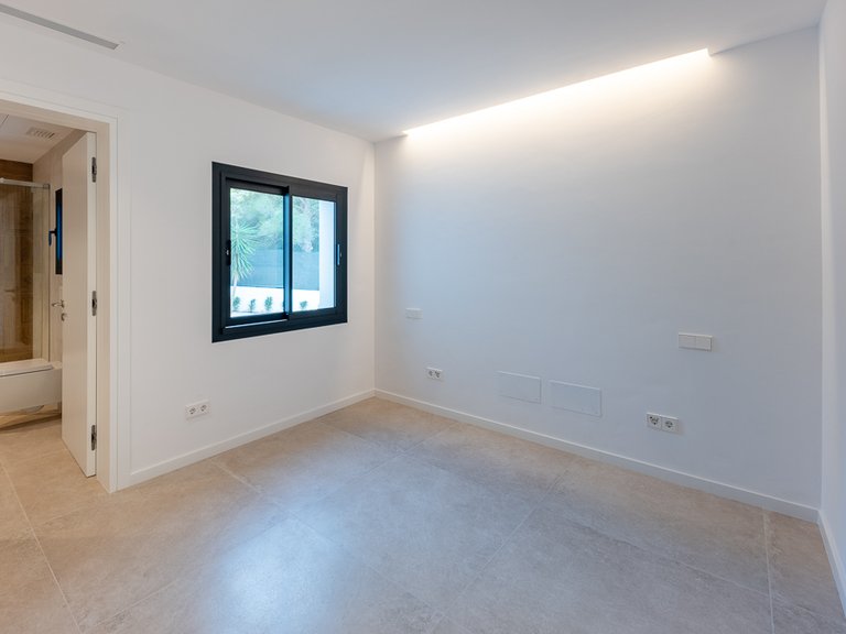 Villa for Sale in Santa Ponsa, Balearic Islands 16