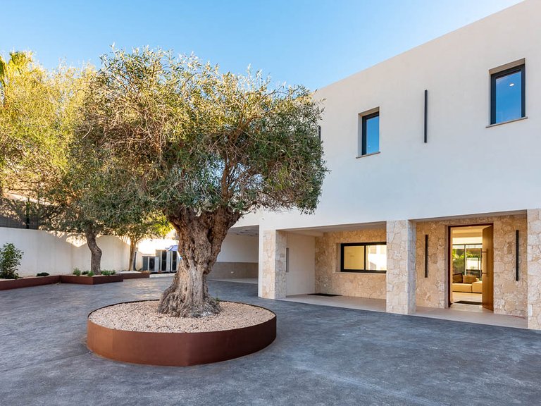 Villa for Sale in Santa Ponsa, Balearic Islands 4