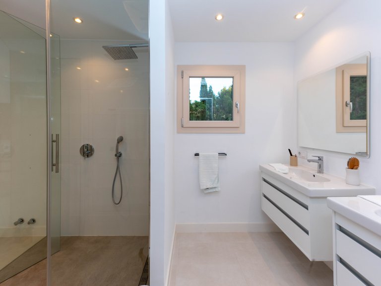 Villa for Sale in Santa Ponsa, Balearic Islands 40