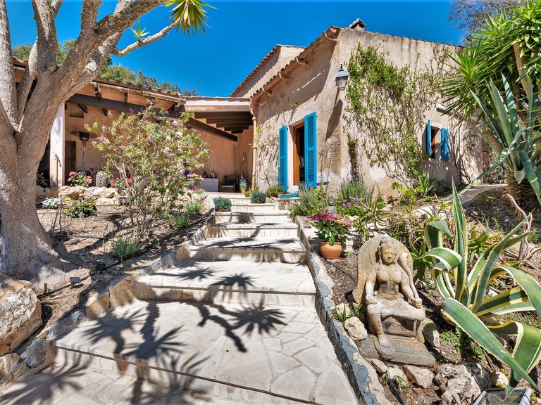 Country House for Sale in Porreres, Balearic Islands 2