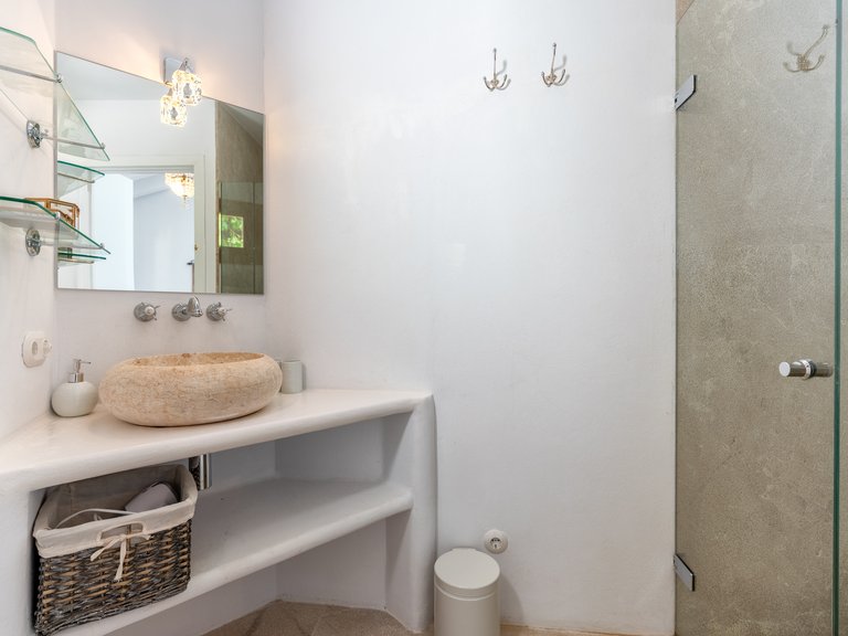 Villa for Rent in Marivent, Balearic Islands 17