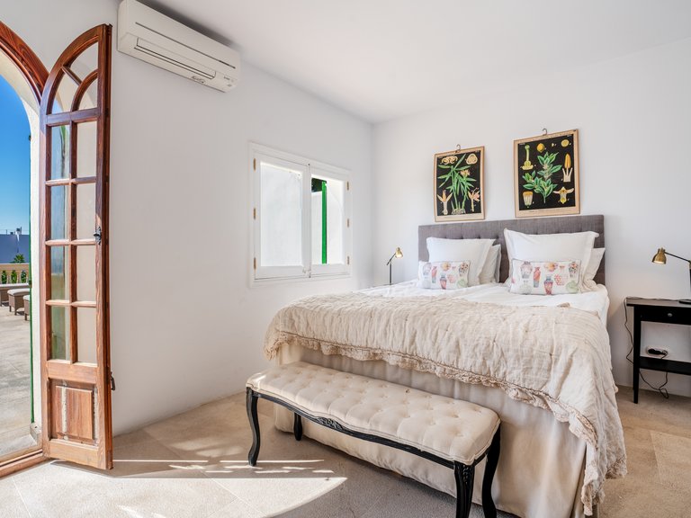 Villa for Rent in Marivent, Balearic Islands 13