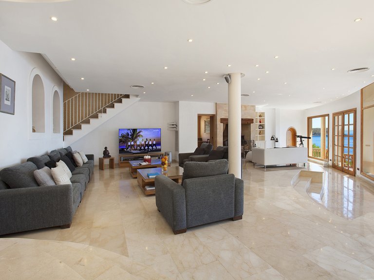 Villa for Rent in Cala Vinyas, Balearic Islands 4
