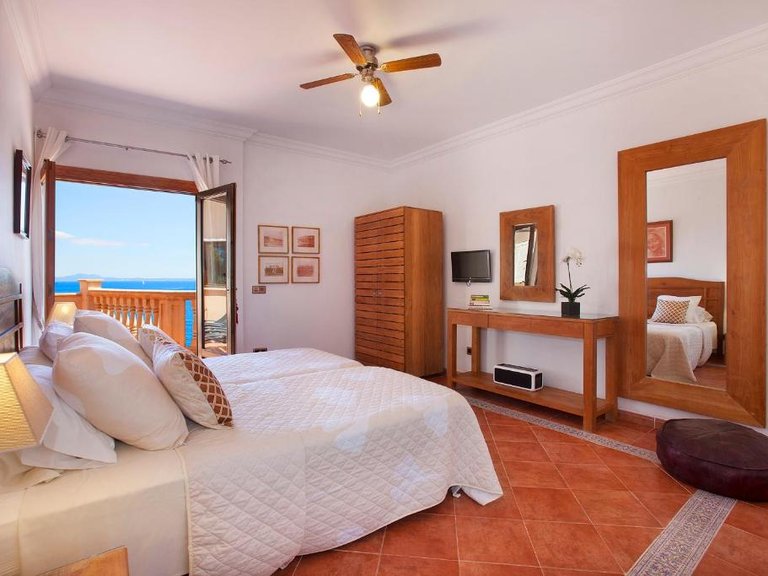 Villa for Rent in Cala Vinyas, Balearic Islands 8