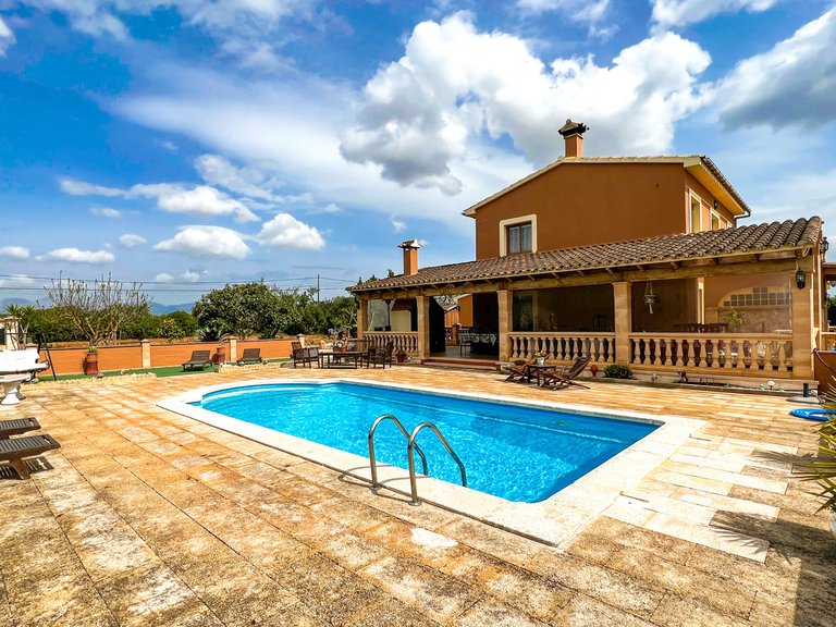 Country House for Sale in Sencelles, Balearic Islands 1