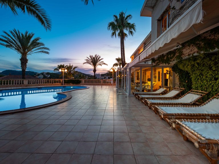 Villa for Sale in Paguera, Balearic Islands 1