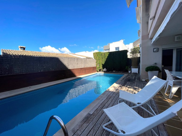 Town House for Sale in Bonanova & Son Armadans, Balearic Islands 1