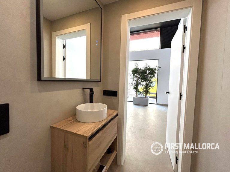 Commercial for Sale in Palma De Mallorca, Balearic Islands 8