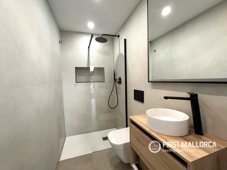Commercial for Sale in Palma De Mallorca, Balearic Islands 9