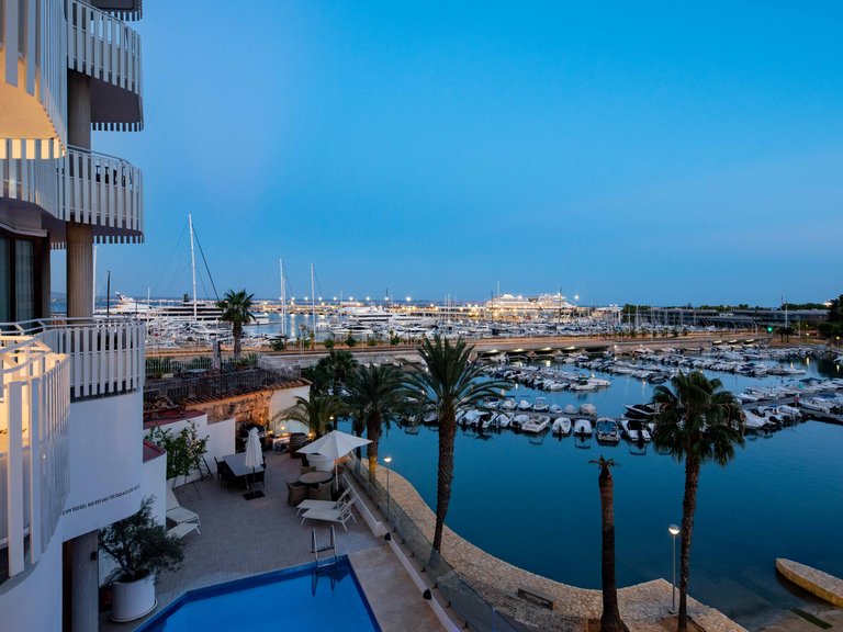 Apartment for Sale in Paseo Marítimo, Balearic Islands 3
