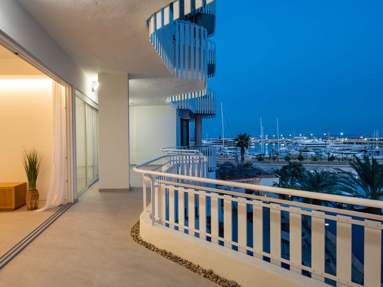 Apartment for Sale in Paseo Marítimo, Balearic Islands 4