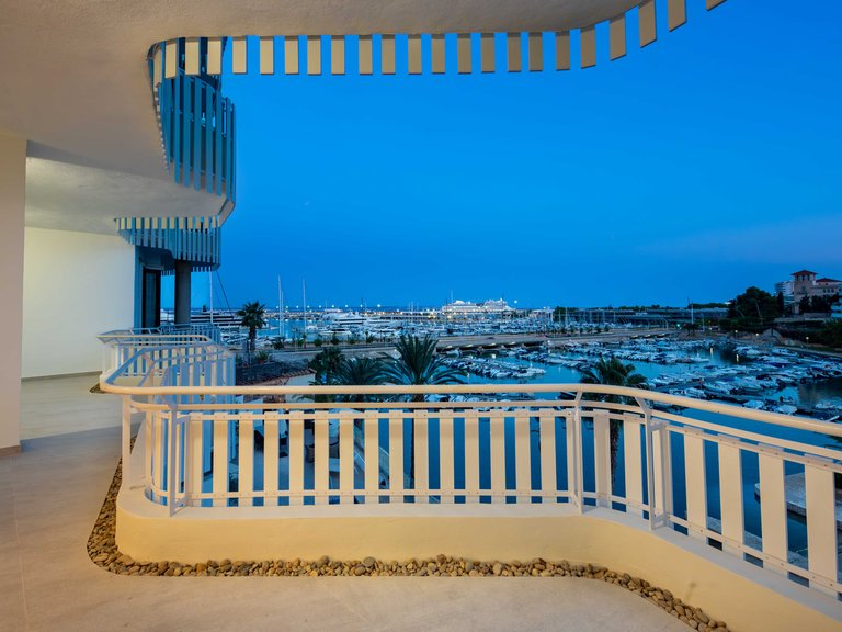 Apartment for Sale in Paseo Marítimo, Balearic Islands 1