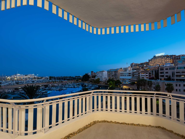 Apartment for Sale in Paseo Marítimo, Balearic Islands 2